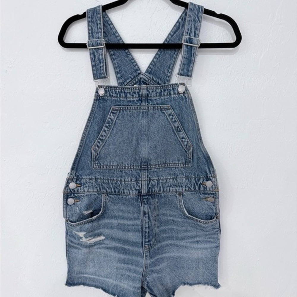 Universal Thread Denim Shortalls Medium Wash Distressed Raw‎ Hem Size 4
